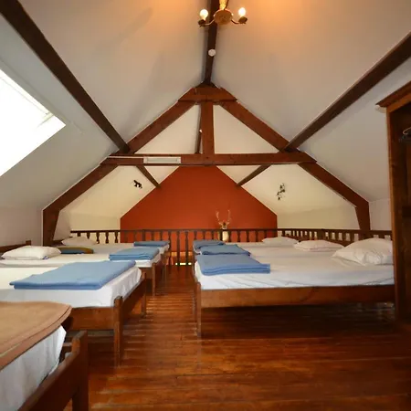 - Lachenal Ferienhaus *